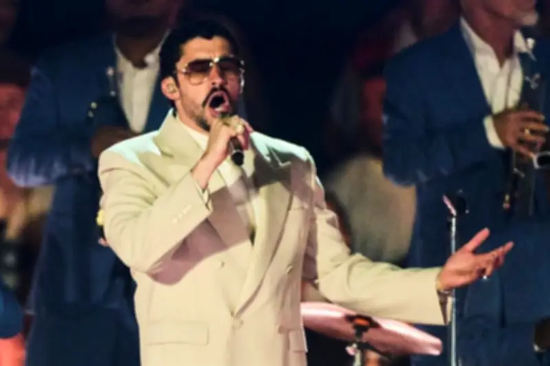 Bad Bunny es coronado como Artista del Año en Premios Lo Nuestro 2024