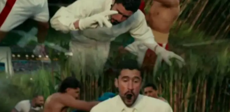 Bad Bunny Homenajea Raíces Latinas con Boxeadores en el Super Bowl LX