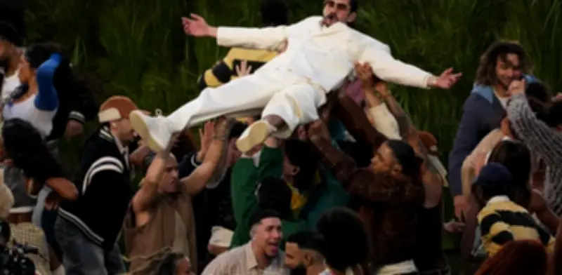 Bad Bunny iluminó el Super Bowl 2026 con un setlist lleno de éxitos y colaboraciones estelares