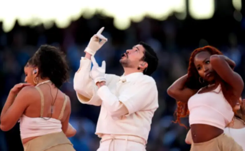 Bad Bunny lleva la cultura latina al Super Bowl con un histórico show en español