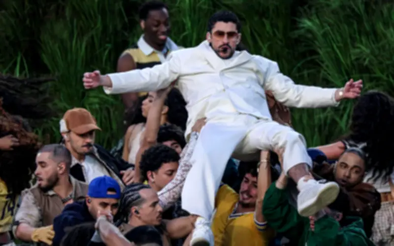 Bad Bunny Revoluciona el Super Bowl con un Espectáculo de Medio Tiempo Histórico