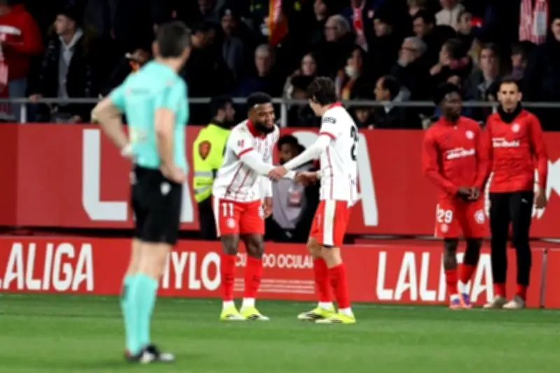 Barcelona tropieza en casa del Girona y cede el liderato de LaLiga