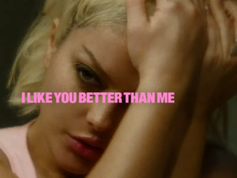 Bebe Rexha lanza 'Dirty Blonde' con estrategia digital que desafía la industria musical