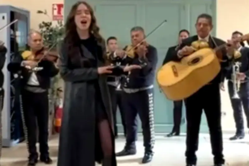 Belinda Apapacha a Españoles con Mariachi y Tacos en Gira Musical