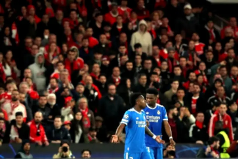 Benfica Abre Investigación por Gestos Racistas de Hinchas Contra Vinícius Jr.