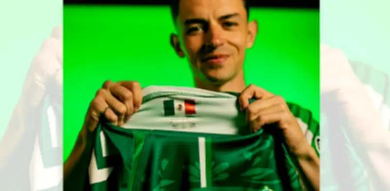 Betis destaca amor de Álvaro Fidalgo por México en Día de la Bandera