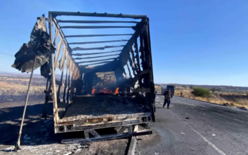 Bloqueos en Jalisco Persisten Tras Captura de 'El Mencho': Camiones Quemados Paralizan Carreteras