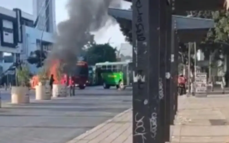 Bloqueos y Vehículos Incendiados en ZMG de Jalisco: Autoridades Confirman Puntos Críticos