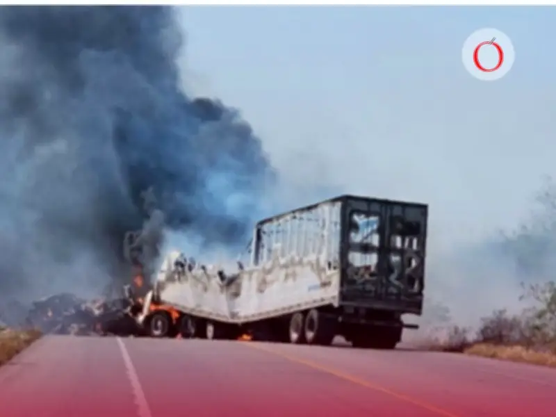Bloqueos y vehículos incendiados paralizan carreteras mexicanas este 23 de febrero