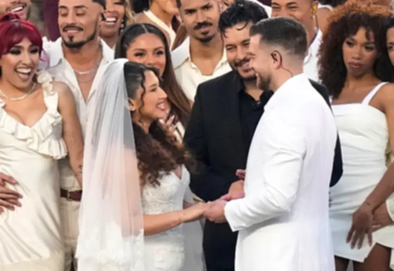 Boda Real en el Super Bowl: Bad Bunny Sorprende al Mundo con Matrimonio en Vivo