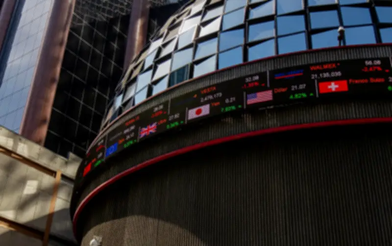 Bolsa Mexicana Cierra Febrero con Fuerte Alza del 5.63% Pese a Leve Caída del Peso