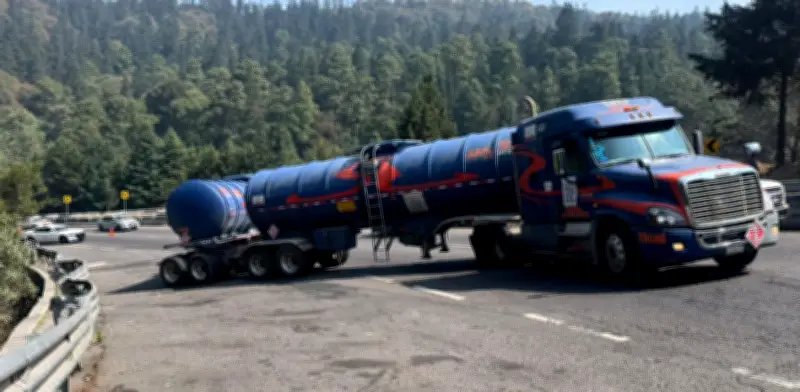 Bomberos de CDMX y Guardia Nacional neutralizan peligrosa fuga de gasolina en carretera México-Toluca