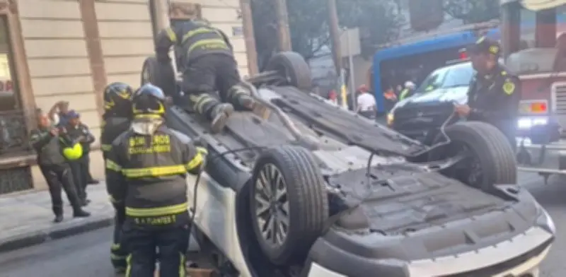 Bomberos de la CDMX atienden incendio y volcadura en movilización mañanera