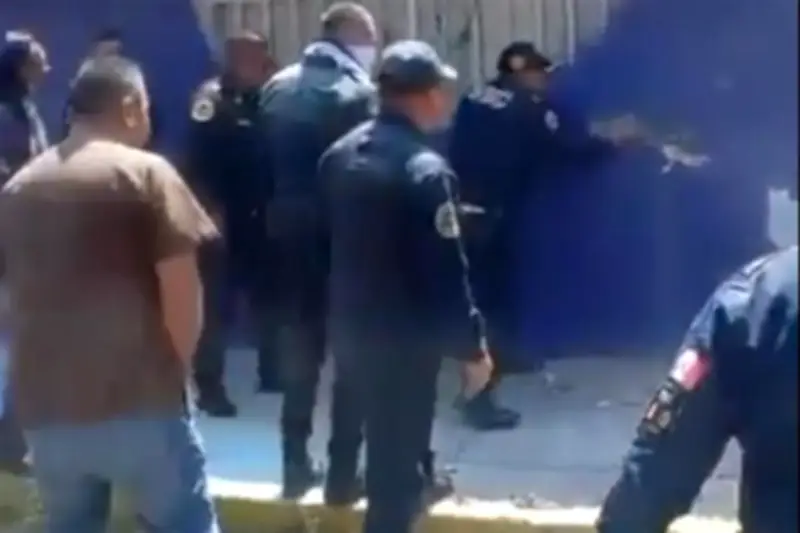 Bomberos rescatan a seis personas de incendio en departamento de Azcapotzalco