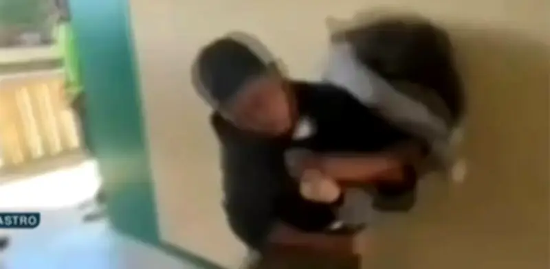 Bullying en Veracruz: Captan a alumno golpeando a compañera en secundaria