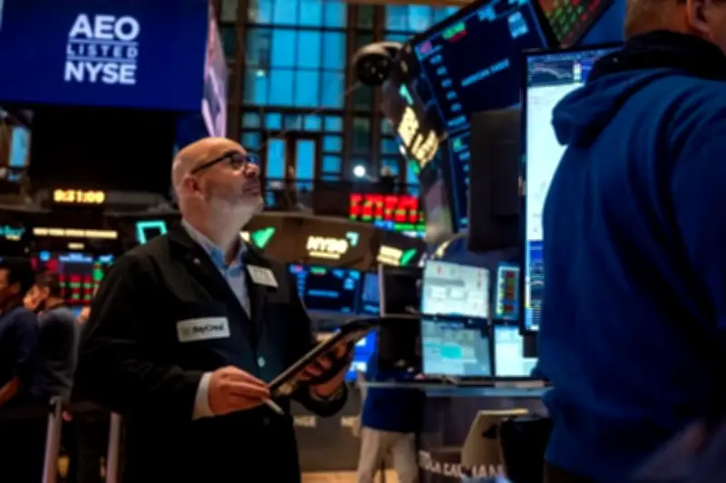 Caída en mercados de EU presionados por sector tecnológico y datos económicos