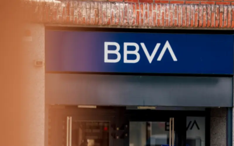 Caída masiva de app de BBVA México en día de quincena genera caos financiero
