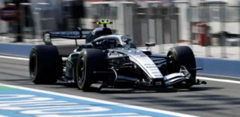 Cadillac vuelve a fallar en test de Bahréin mientras Mercedes domina la jornada matutina