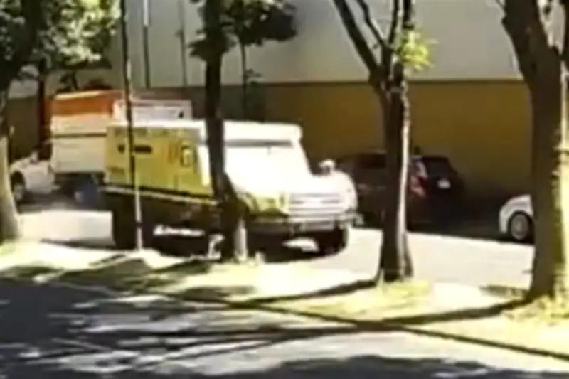 Camioneta de Valores Atropella a Franelero en Tlalpan: Investigan Hecho