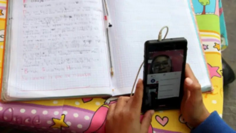 Campeche aprueba regulación del uso de celulares en escuelas de educación básica