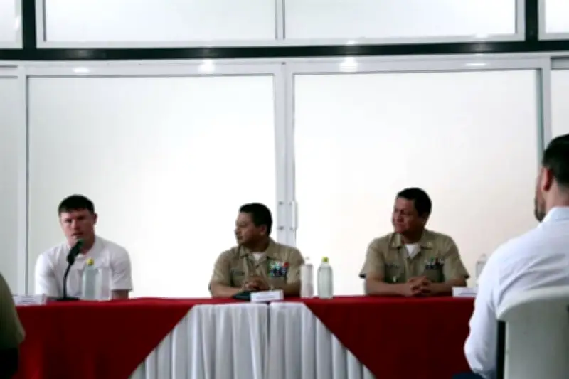 Canelo Álvarez Motiva a Marinos Mexicanos con Visita Inspiradora