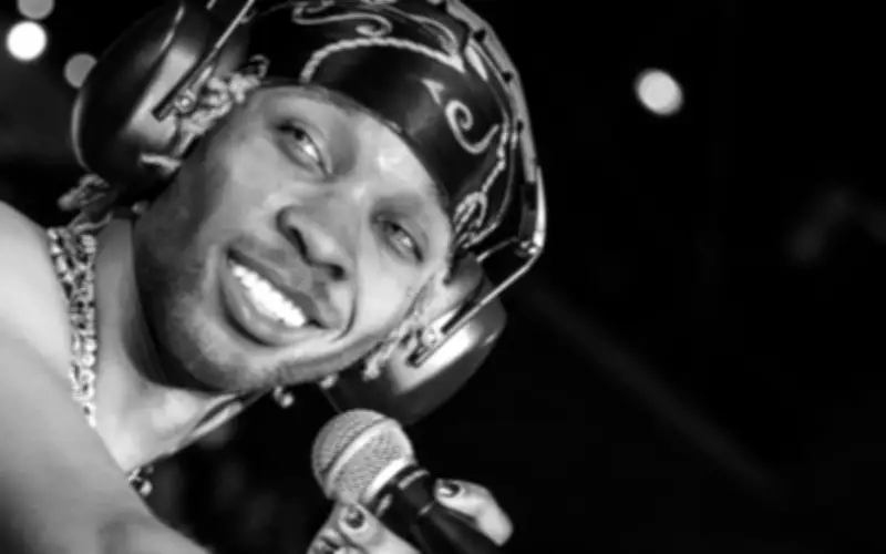 Cantante D4vd investigado por asesinato de menor hallada en su Tesla en Los Ángeles