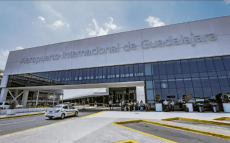 Caos aéreo en Guadalajara: Más de 50 vuelos cancelados por violencia en Jalisco