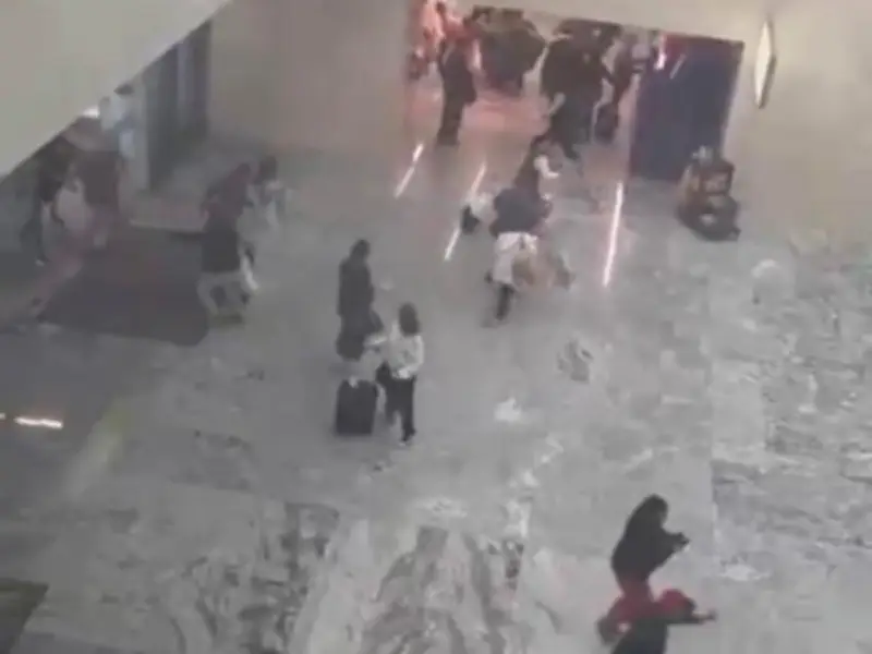 Caos en aeropuertos de Jalisco: usuarios buscan refugio tras alertas de embajadas