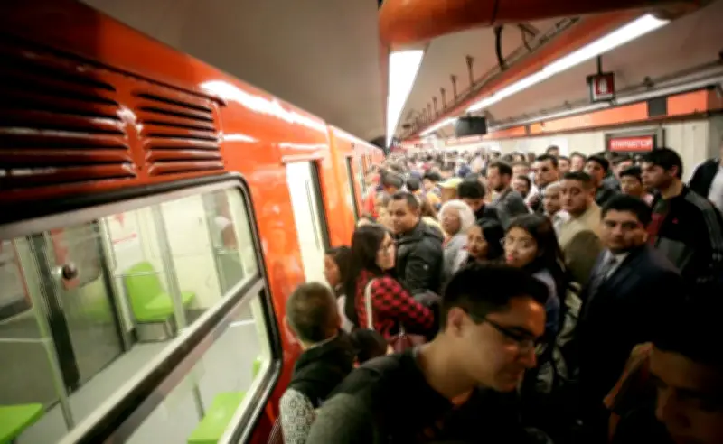 Caos en el Metro de la CDMX: Múltiples líneas reportan fallas y retrasos masivos
