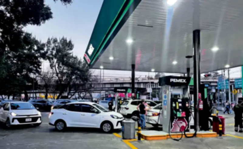 Capitalinos ignoran recomendación ambiental y cargan gasolina en horario crítico