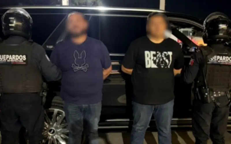 Capturan a dos hombres en Tlaquepaque con arma y licencia falsa de la Defensa