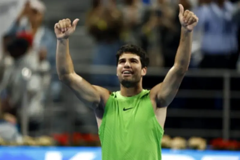 Carlos Alcaraz remonta ante Karen Khachanov y avanza a semifinales en Qatar