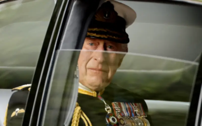 Carlos III abucheado en Lancashire por escándalo Epstein vinculado a su hermano Andrés