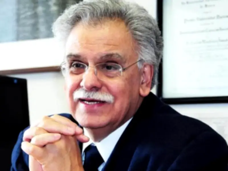 Carlos Martínez Assad analiza las guerras globales en su nuevo libro 'En la tierra todo pasará'