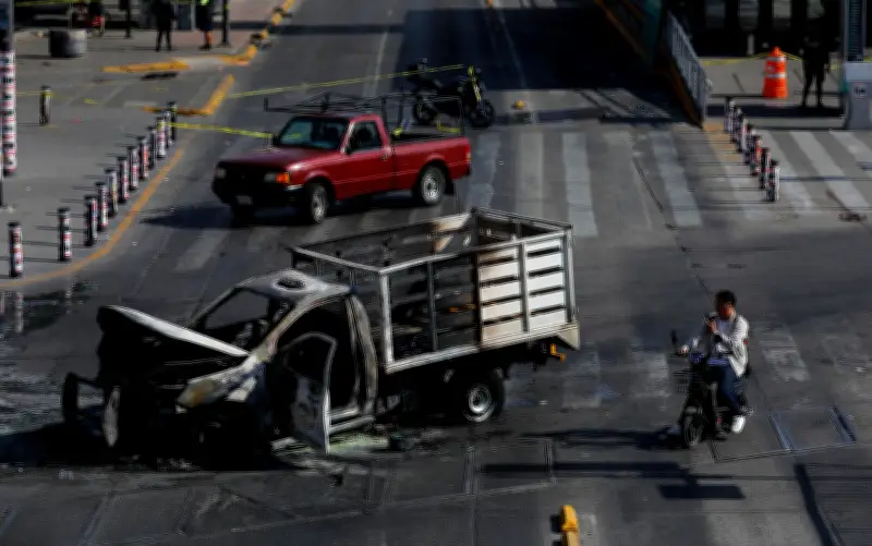 Carreteras de Jalisco amanecen bloqueadas y casetas tomadas tras violencia