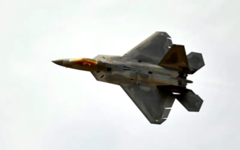 Cazas F-22 de EU aterrizan en Israel en medio de tensiones con Irán
