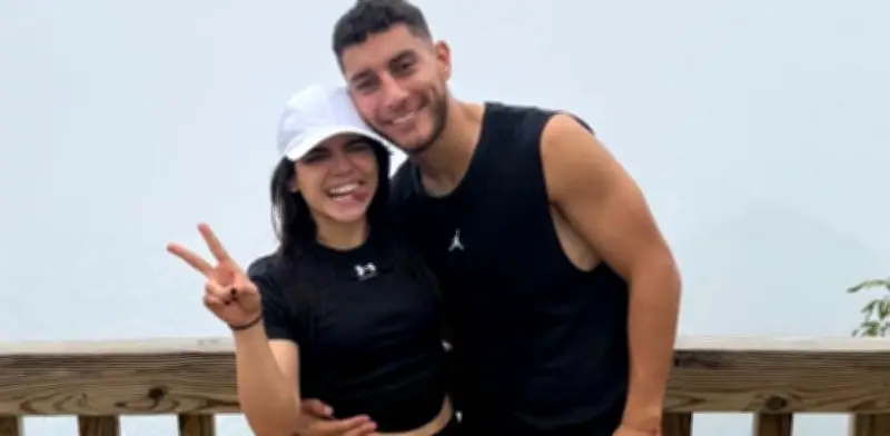 Cáceres del América sorprende a Alana Flores con regalo floral en San Valentín