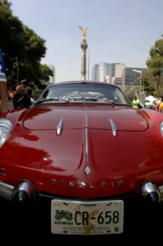 CDMX: Autos de 1996 o anteriores pueden obtener placas de 'auto antiguo' en 2026