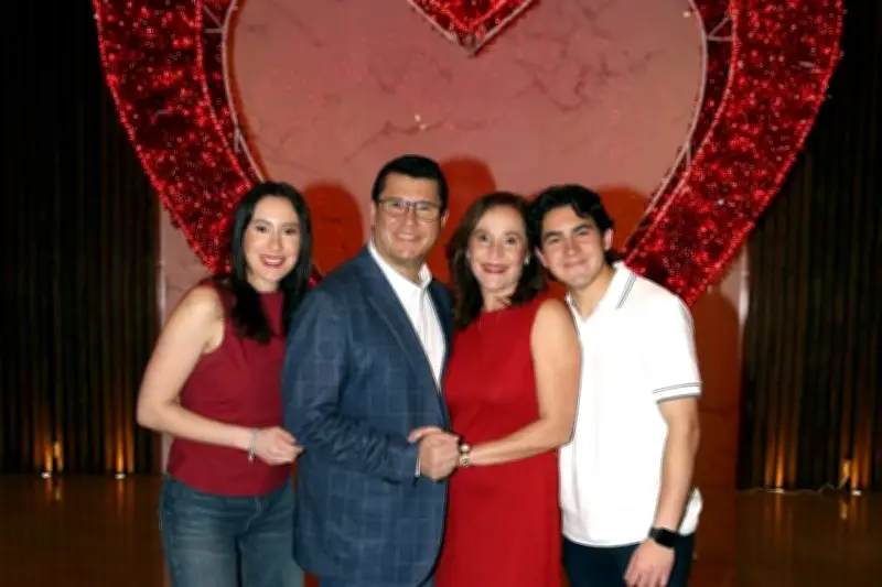 Celebridades y empresarios conviven en exclusiva cena de San Valentín