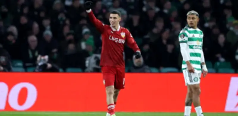 Celtic y Julián Araujo sufren contundente goleada del Stuttgart en Europa League