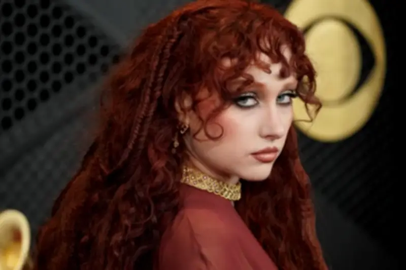 Chappell Roan deja su agencia por vínculos con el caso Epstein: escándalo en la industria