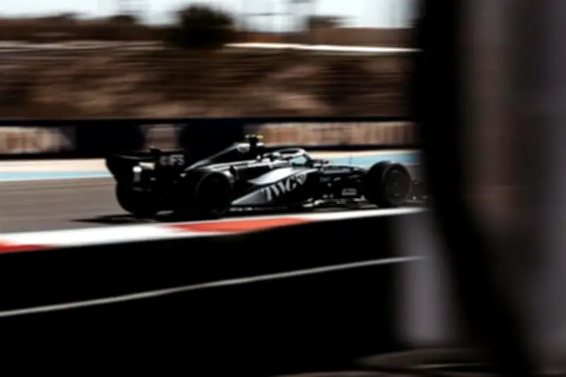 Checo Pérez Analiza las Diferencias entre los Nuevos Monoplazas de F1 y la Fórmula E