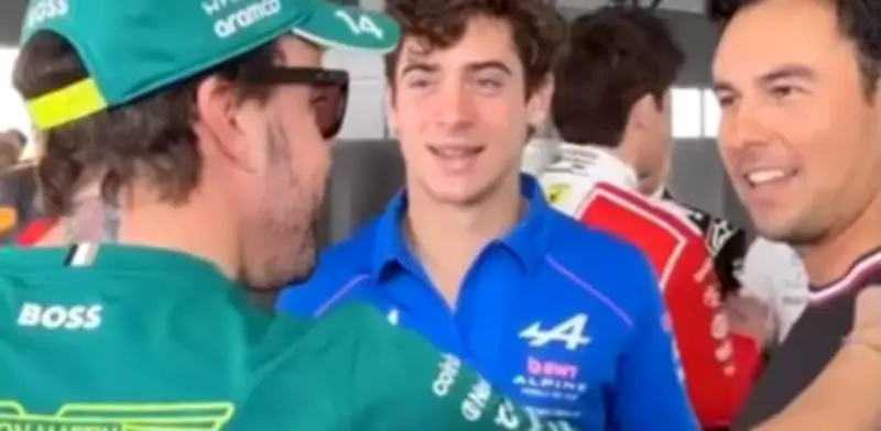Checo Pérez elogia a Fernando Alonso en emotivo reencuentro en la Fórmula 1