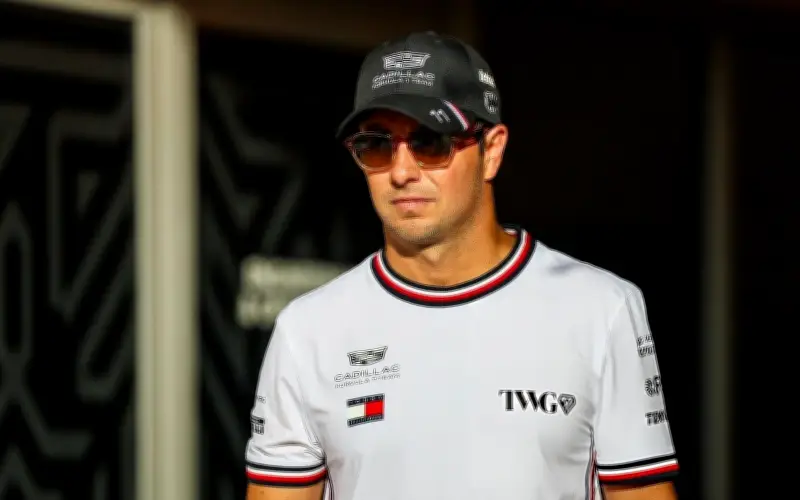Checo Pérez enfrenta desventaja técnica con motor Ferrari para 2026 en F1