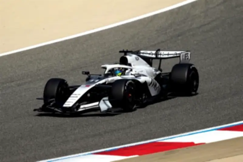 Checo Pérez y Cadillac enfrentan desafíos en pretemporada de Fórmula 1