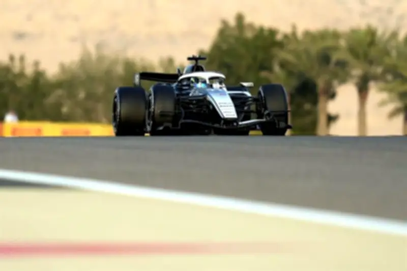 Checo Pérez y Oscar Piastri: Un Enfrentamiento en Pista que Define la Temporada de F1