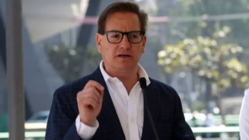 Chertorivski desmiente a Robledo: vacunación no cayó en gobierno de Calderón