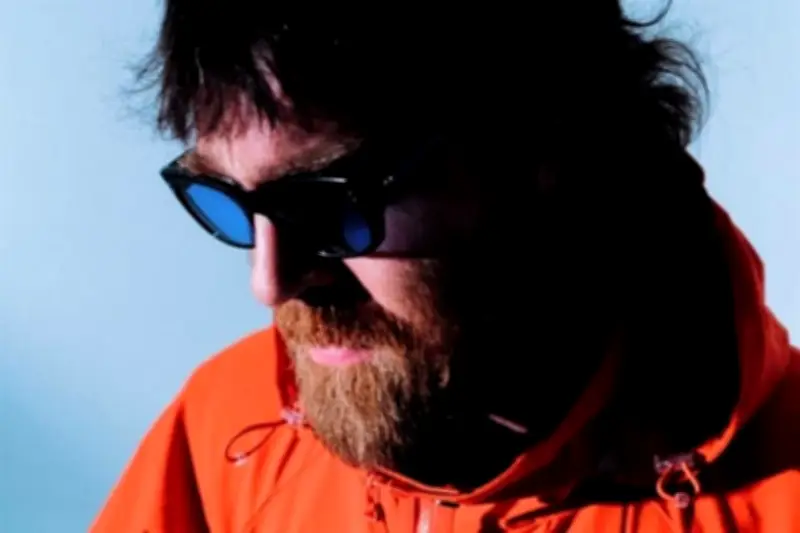 Chet Faker regresa a sus raíces musicales en su nuevo álbum 'Hotel Surrender'