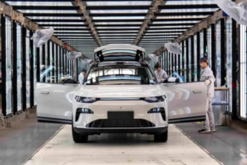 China supera los 34 millones de automóviles producidos en 2023, liderando la industria global