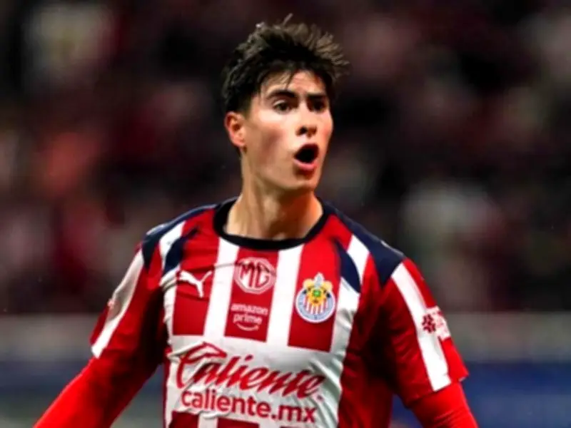 Chivas Llega Como Favorito al Clásico Nacional: La Hormiga Atómica y el Momento del Rebaño